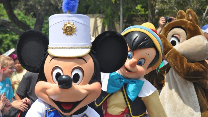 Estudantes da Escócia encenam primeira produção escolar de “Frozen” da Disney