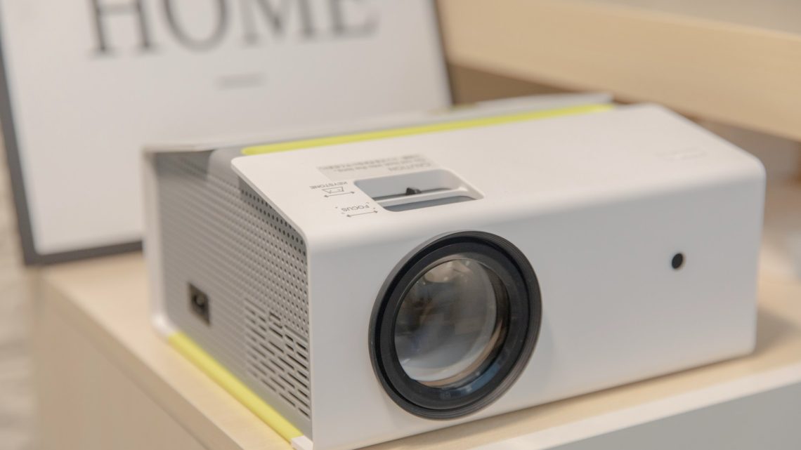 Cinema em casa: projetores inteligentes entram em promoção com opções para todos os bolsos
